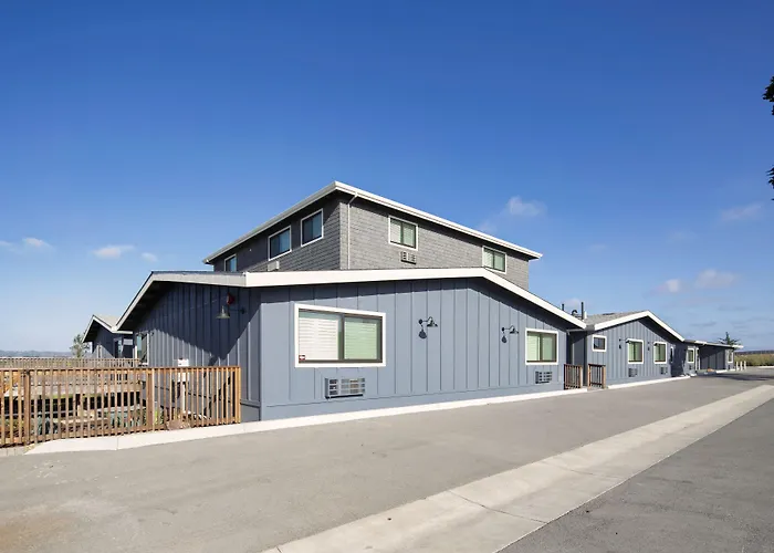 Inn At Moss Landing Point